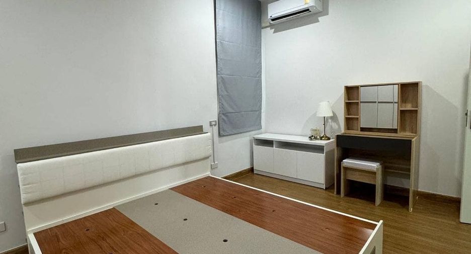 For rent 3 bedrooms townhouse in Suan Luang, Bangkok