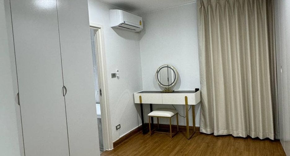 For rent 3 bedrooms townhouse in Suan Luang, Bangkok