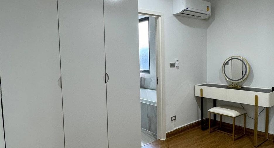 For rent 3 bedrooms townhouse in Suan Luang, Bangkok