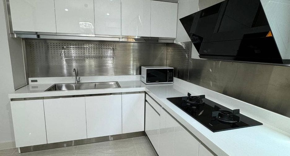 For rent 3 bedrooms townhouse in Suan Luang, Bangkok