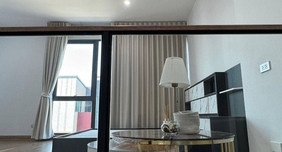 For rent 3 bedrooms townhouse in Suan Luang, Bangkok
