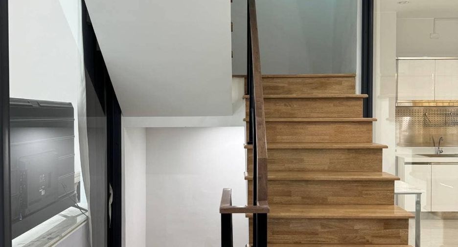 For rent 3 bedrooms townhouse in Suan Luang, Bangkok