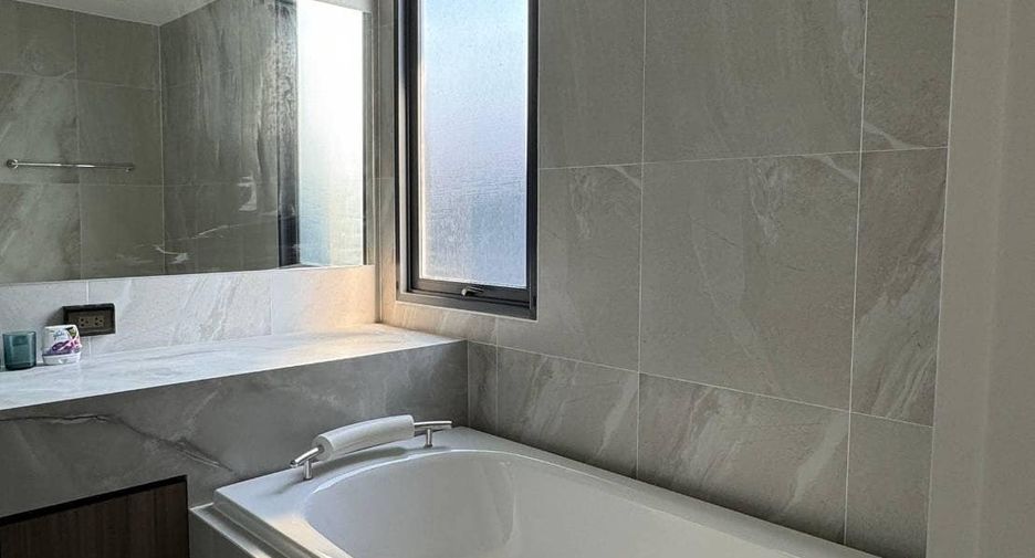For rent 3 bedrooms townhouse in Suan Luang, Bangkok
