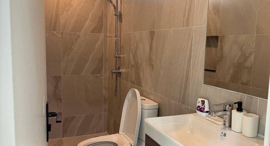 For rent 3 bedrooms townhouse in Suan Luang, Bangkok