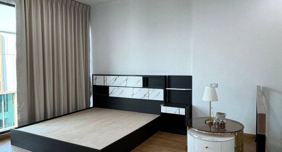 For rent 3 bedrooms townhouse in Suan Luang, Bangkok