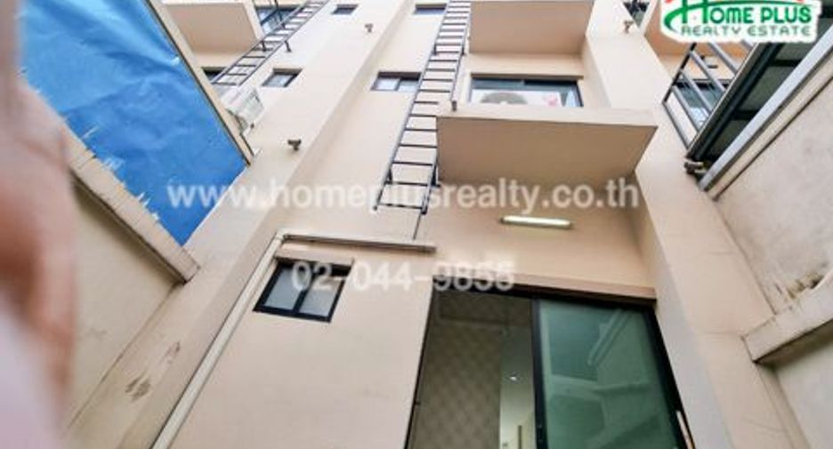 For sale 4 bed townhouse in Saphan Sung, Bangkok