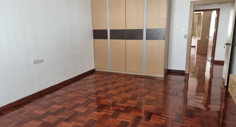 Serviced Apartment zur Miete mit 3 Zimmer in Khlong Toei, Bangkok