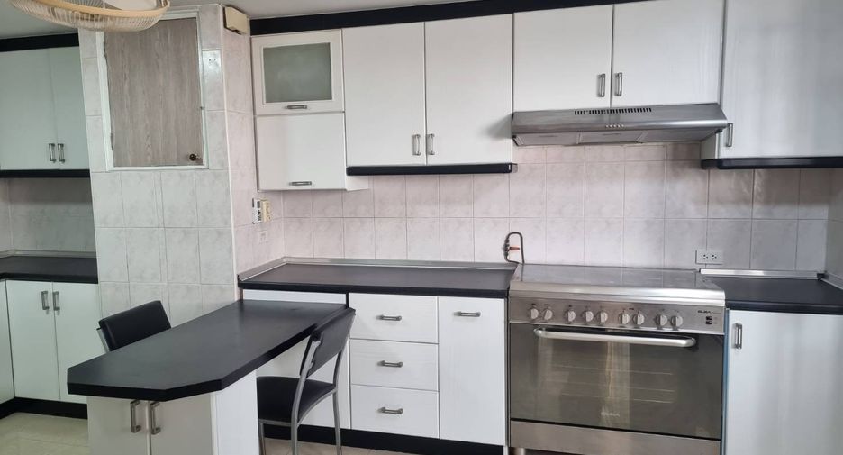Serviced Apartment zur Miete mit 3 Zimmer in Khlong Toei, Bangkok