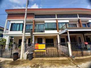 For sale 2 Beds townhouse in Mueang Suphanburi, Suphan Buri