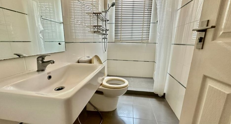 For rent 3 bedrooms house in Si Racha, Chonburi