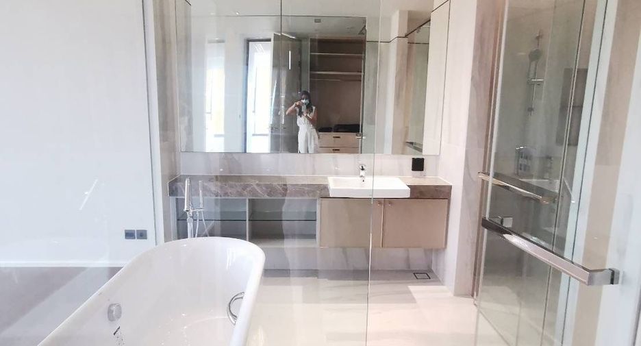 Продажа 2 спальни кондо в Кхлонг Тоеи, Бангкок
