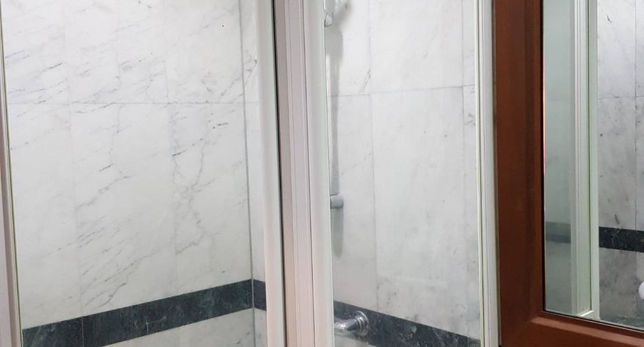 Wohnung zur Miete mit 2 Zimmer in Pathum Wan, Bangkok
