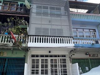 For rent 2 bed retail Space in Phra Khanong, Bangkok