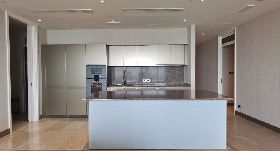 For rent そして for sale 3 ベッドルーム condo in Khlong San, Bangkok