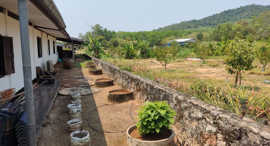 Casa en venta de 10 habitaciones en Klaeng, Rayong