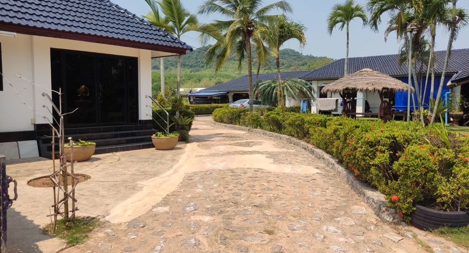 For sale 10 bed house in Klaeng, Rayong