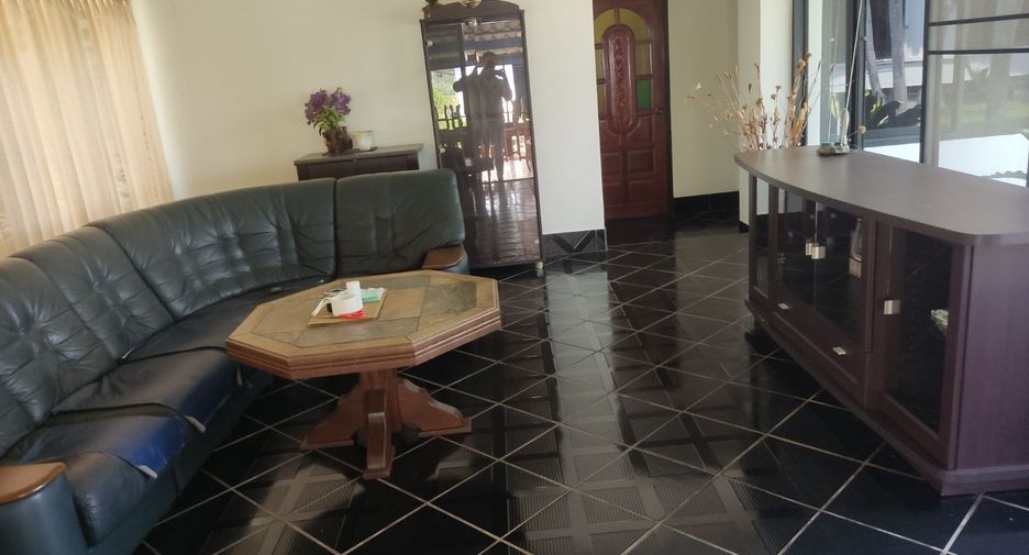 Casa en venta de 10 habitaciones en Klaeng, Rayong