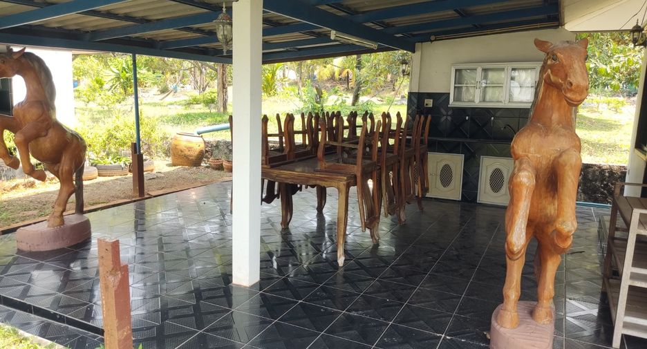 Casa en venta de 10 habitaciones en Klaeng, Rayong