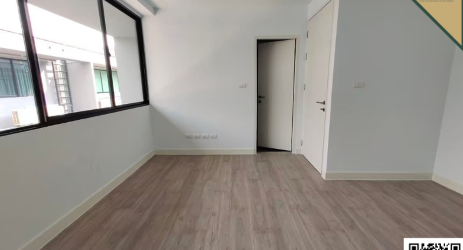For sale 1 bed townhouse in Bang Khen, Bangkok