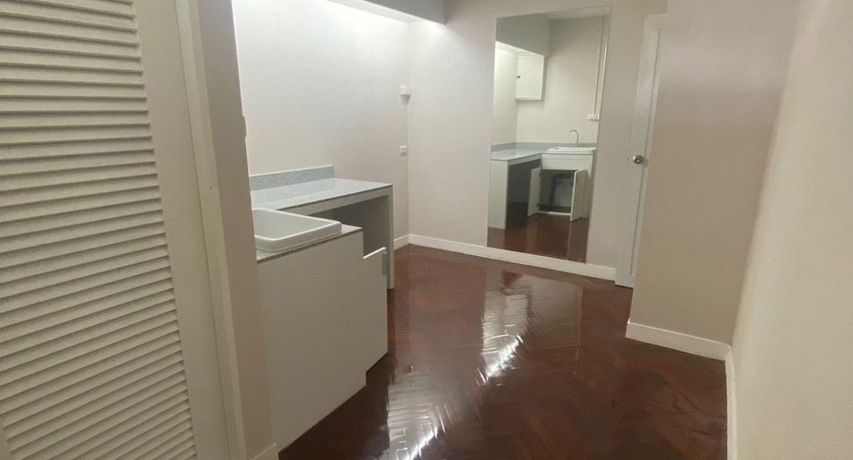 For sale retail Space in Watthana, Bangkok