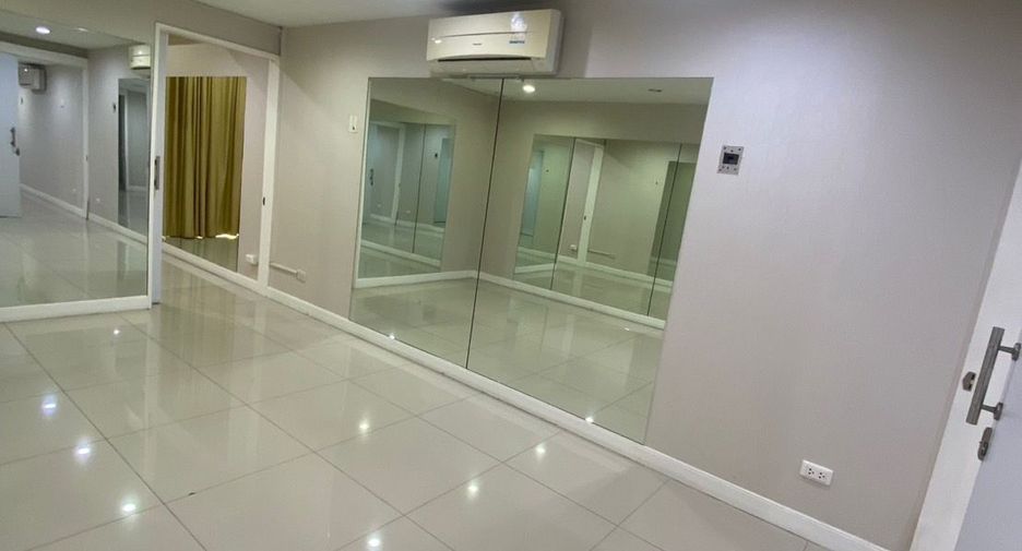 For sale retail Space in Watthana, Bangkok