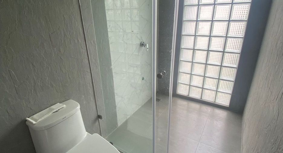 For sale retail Space in Watthana, Bangkok