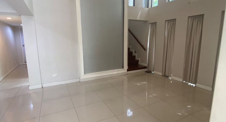 For sale retail Space in Watthana, Bangkok