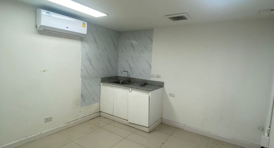 For sale retail Space in Watthana, Bangkok