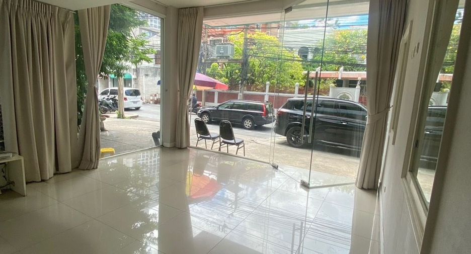 For sale retail Space in Watthana, Bangkok