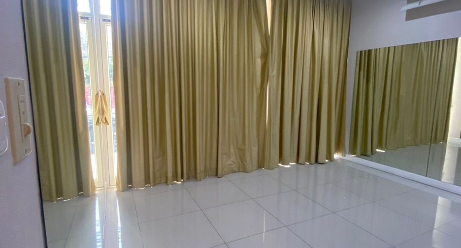 For sale retail Space in Watthana, Bangkok
