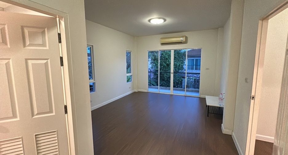 For sale 3 bedrooms house in Thung Khru, Bangkok