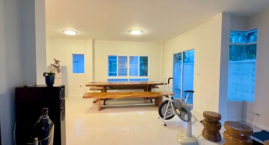 For sale 3 bedrooms house in Thung Khru, Bangkok