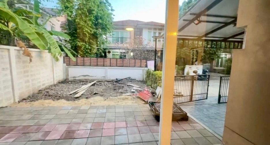 For sale 3 bedrooms house in Thung Khru, Bangkok