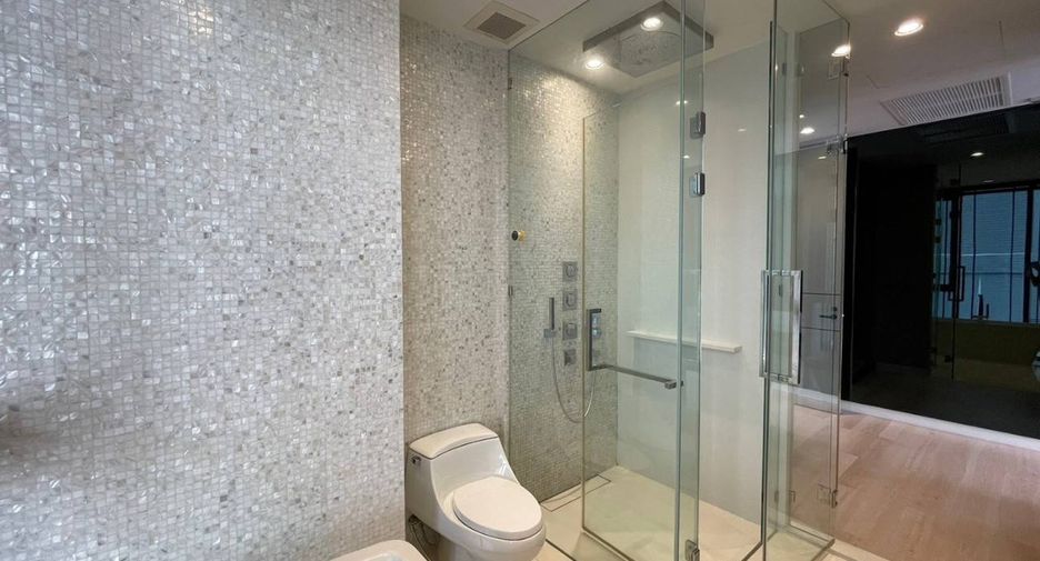 Condo en alquiler y en venta de 2 habitaciones en Khlong Toei, Bangkok