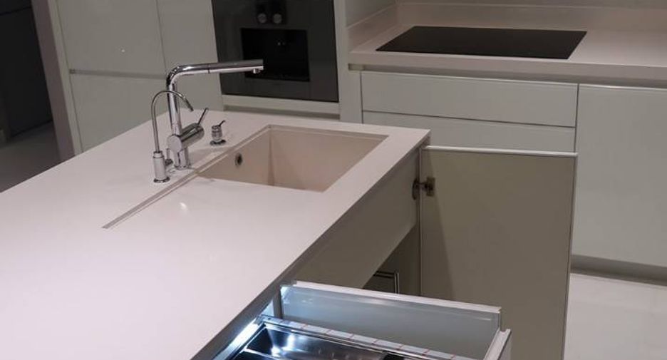 Condo en alquiler y en venta de 2 habitaciones en Khlong Toei, Bangkok