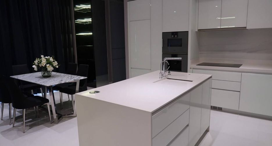 Condo en alquiler y en venta de 2 habitaciones en Khlong Toei, Bangkok