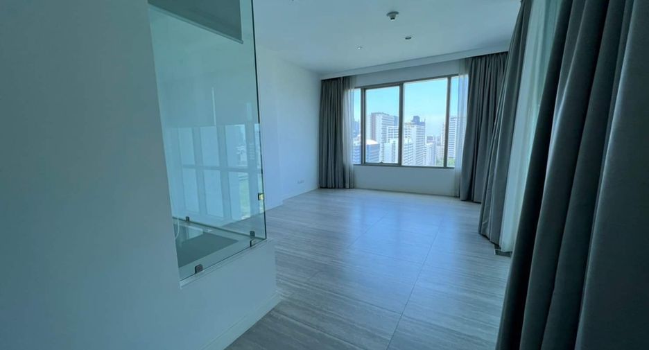For rent 2 bedrooms condo in Pathum Wan, Bangkok