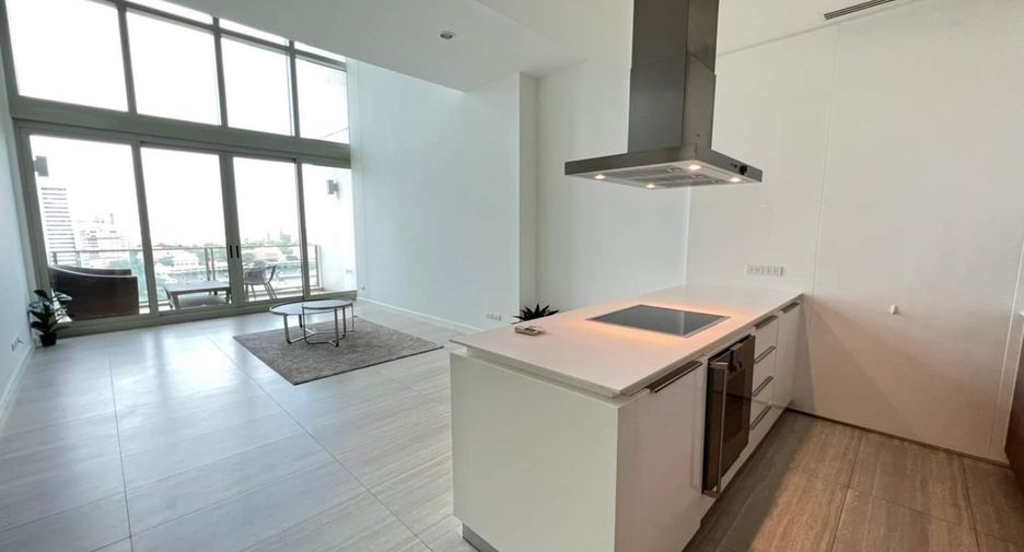 For rent 2 bedrooms condo in Pathum Wan, Bangkok