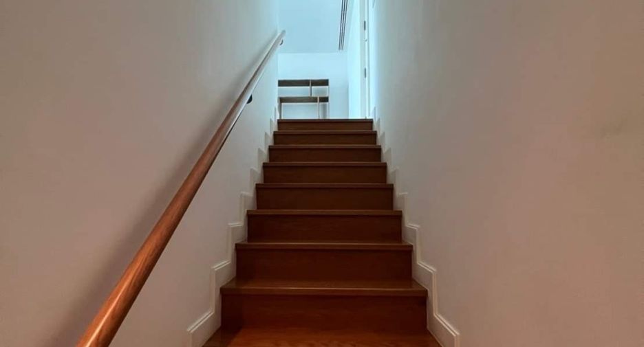 For rent 2 bedrooms condo in Pathum Wan, Bangkok