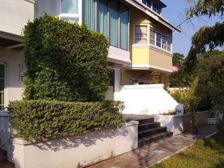 For sale 3 bed townhouse in Khlong Toei, Bangkok