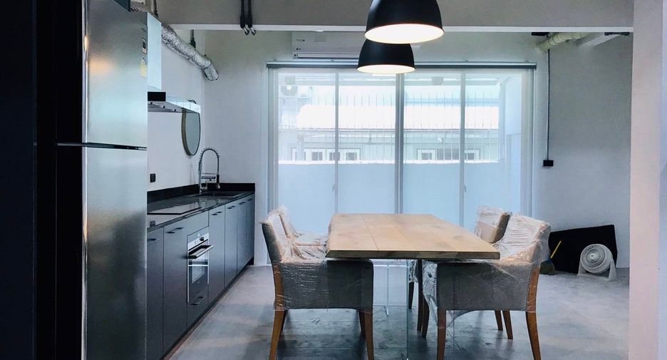 For sale 3 bedrooms townhouse in Khlong Toei, Bangkok
