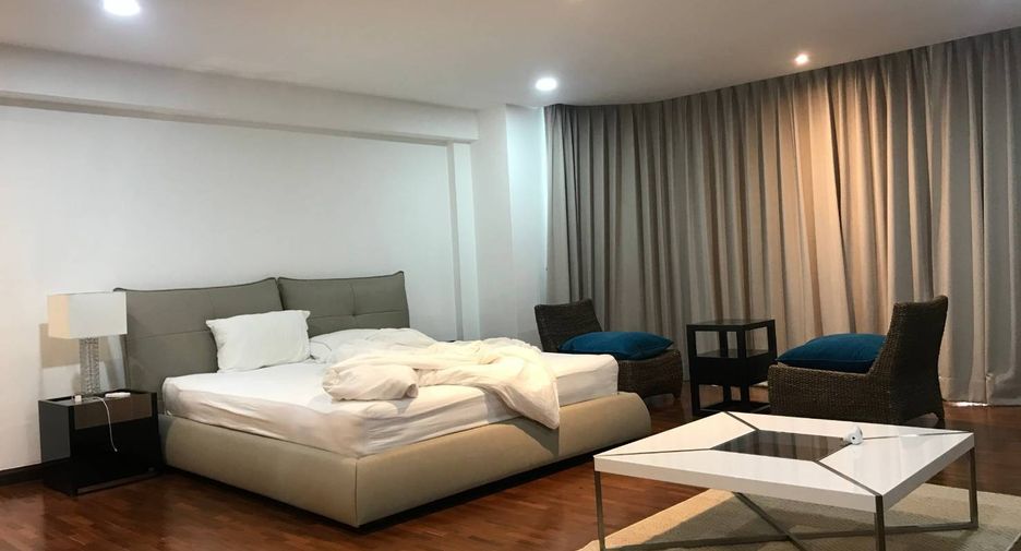For sale 3 bedrooms townhouse in Khlong Toei, Bangkok