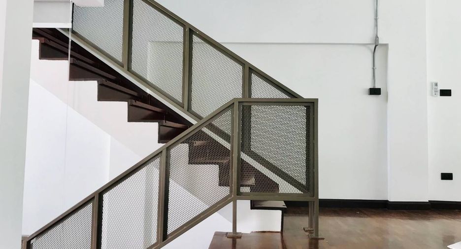 For sale 3 bedrooms townhouse in Khlong Toei, Bangkok
