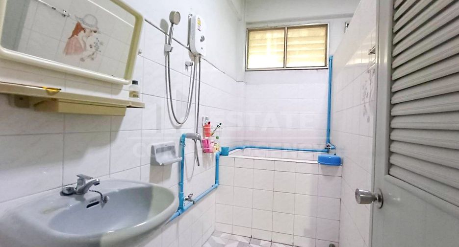 For sale 2 bedrooms retail Space in Bang Phlat, Bangkok