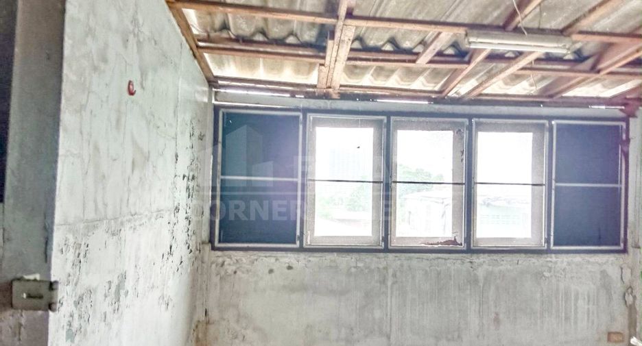 For sale 2 bedrooms retail Space in Bang Phlat, Bangkok
