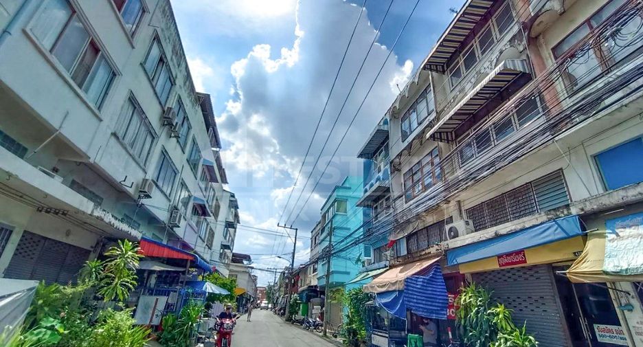 For sale 2 bedrooms retail Space in Bang Phlat, Bangkok