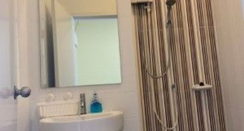For rent 4 bedrooms townhouse in Bang Phli, Samut Prakan