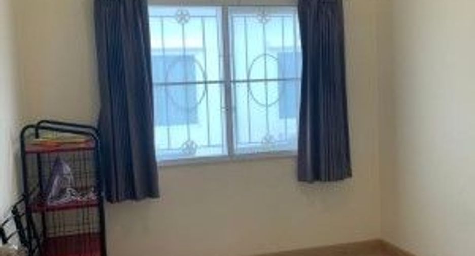 For rent 4 bedrooms townhouse in Bang Phli, Samut Prakan