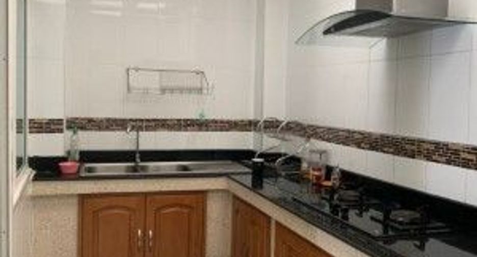 For rent 4 bedrooms townhouse in Bang Phli, Samut Prakan