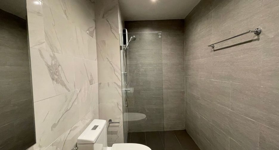 For rent 3 bedrooms apartment in Watthana, Bangkok